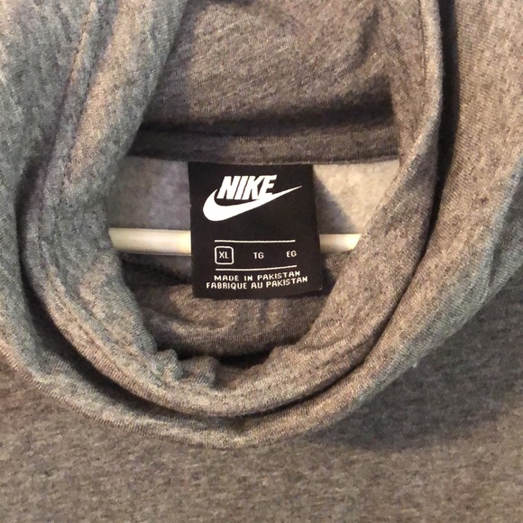 Nike sweatshirt - Picture 2 of 2